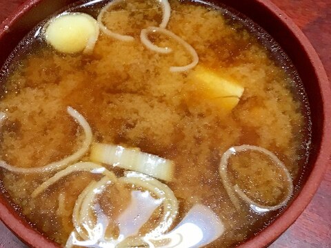 鱧の湯引きの残り汁で、豆腐の味噌汁。